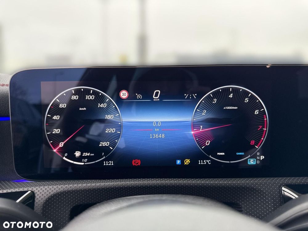 Mercedes-Benz CLA - 12