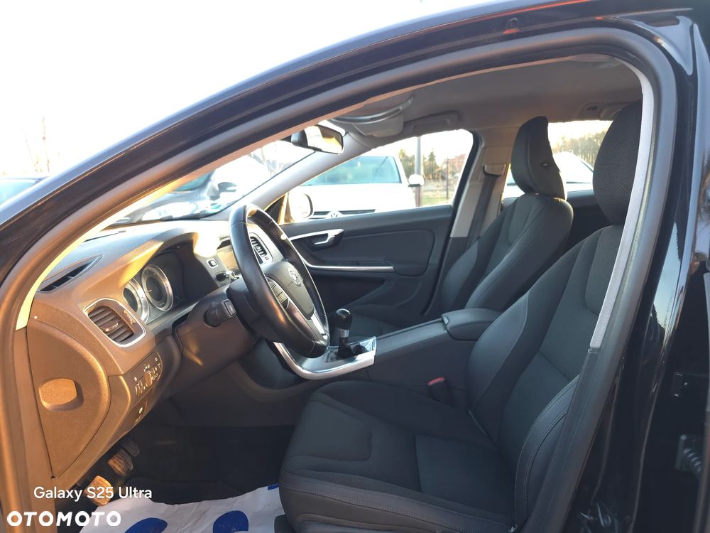 Volvo V60 D3 Momentum - 24