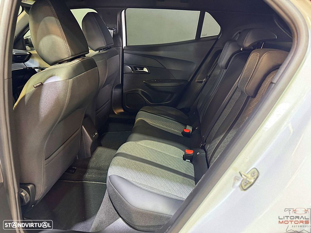 Peugeot 2008 1.2 PureTech Allure Pack - 17
