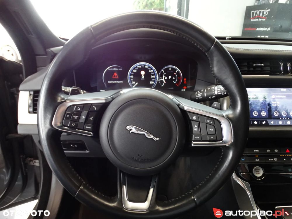 Jaguar XF - 12