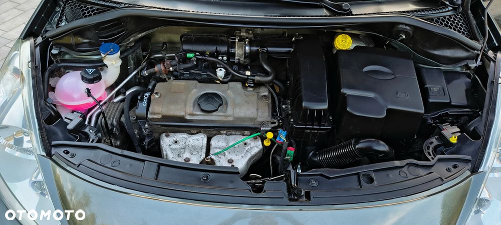Peugeot 207 - 24