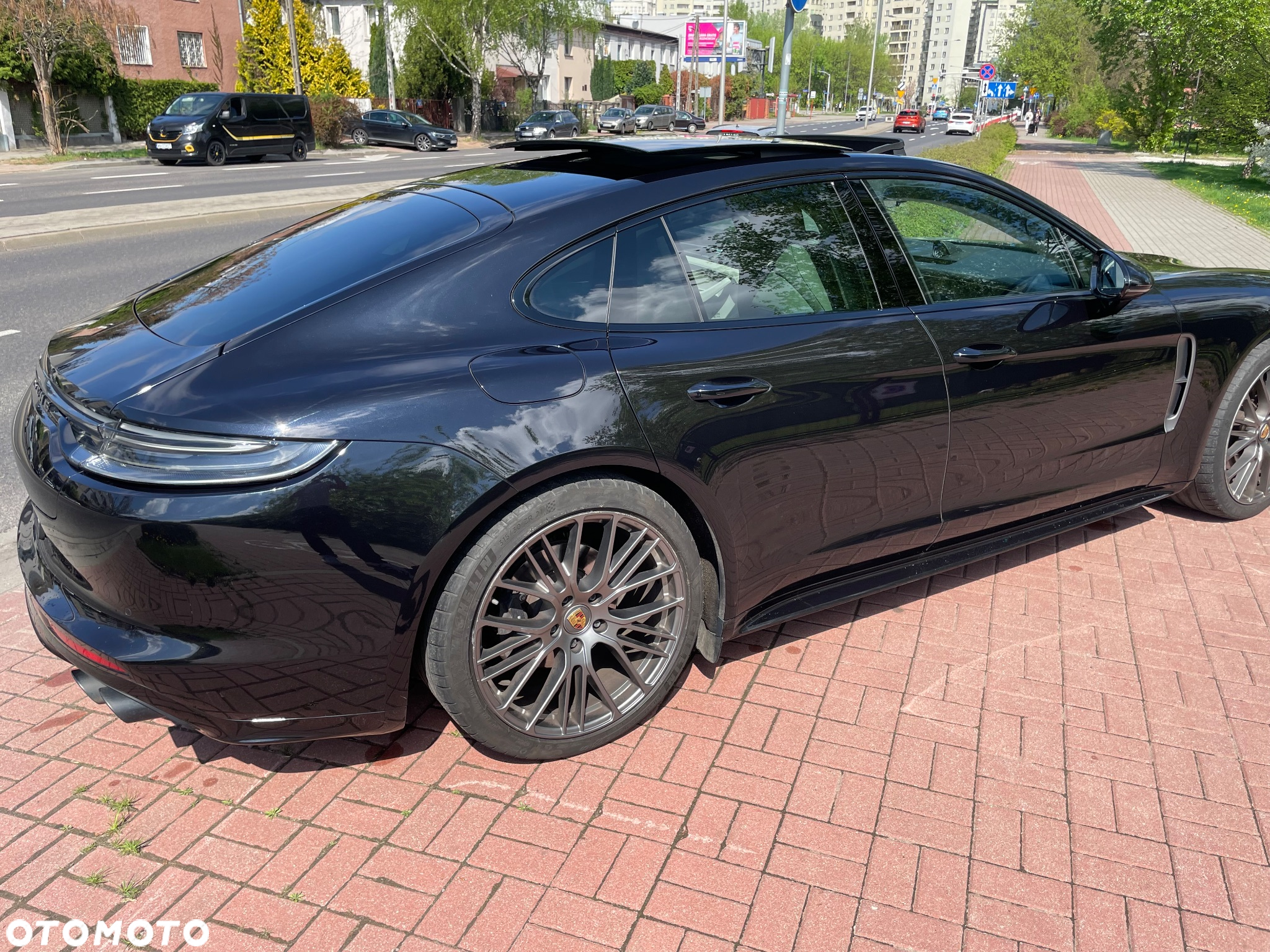 Porsche Panamera 4 Platinum Edition - 8