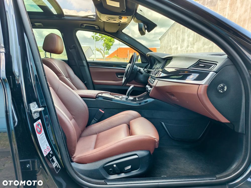 BMW Seria 5 525d Sport-Aut Luxury Line - 15