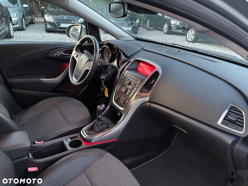 Opel Astra 1.6 Turbo Edition - 11