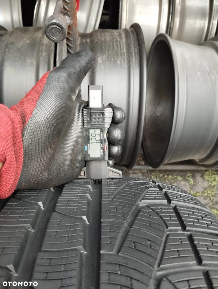 275 35 20 Pirelli Sottozero Winter 270 Seria 2 4szt opony zimowe - 7