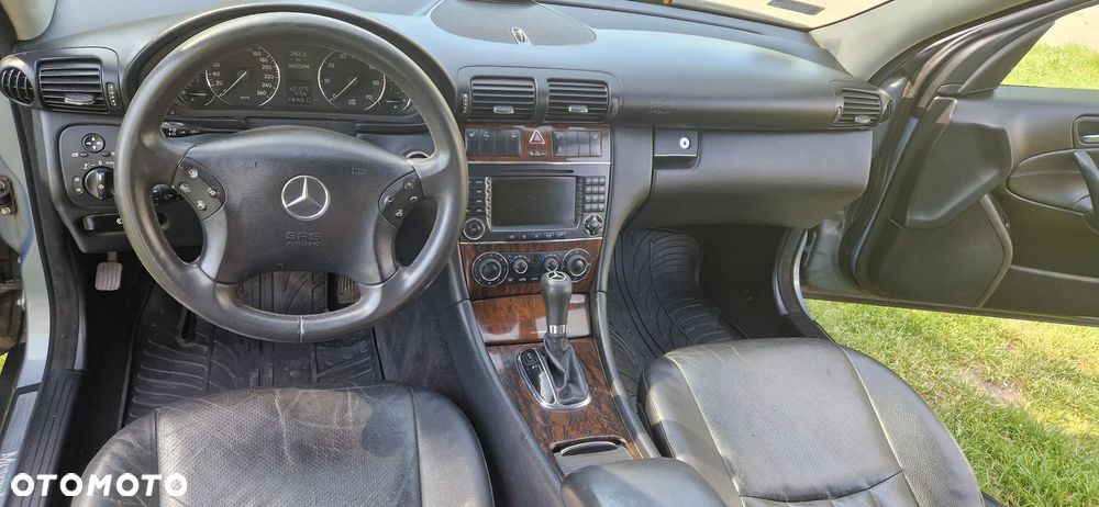 Mercedes-Benz Klasa C 240 4Matic Classic - 13