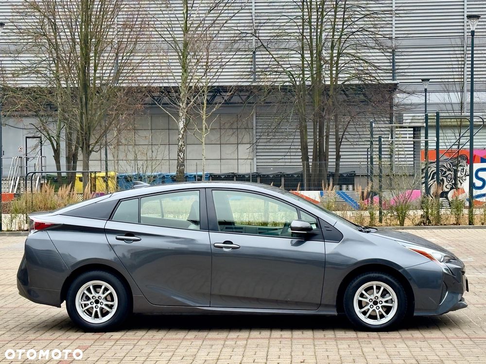 Toyota Prius 1.8 HSD Prestige - 8