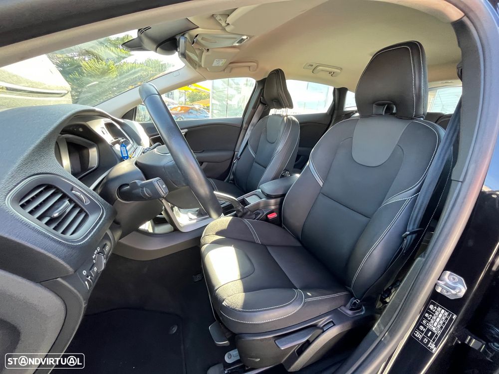 Volvo V40 2.0 D3 Momentum - 17