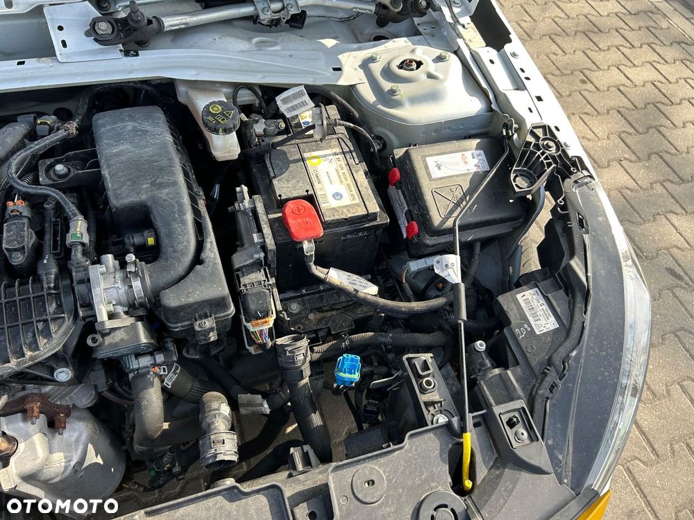 Peugeot 208 - 16