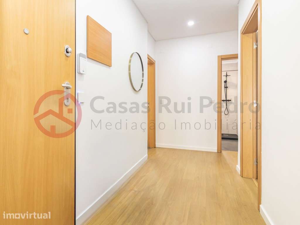 T2 remodelado e com duas varandas na Cova da Piedade - Almada - Grande imagem: 5/50