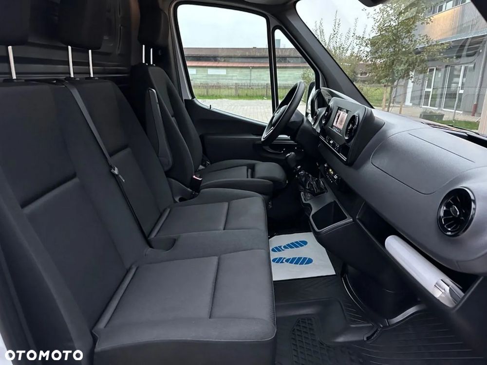 Mercedes-Benz Sprinter - 10