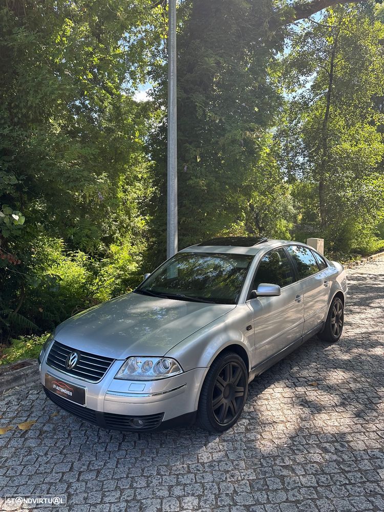 VW Passat 1.9 TDi Highline Tip - 1
