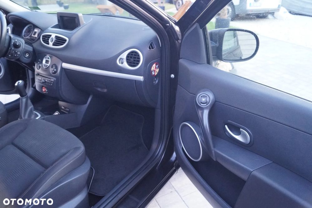 Renault Clio 1.2 16V 75 nightDay - 12