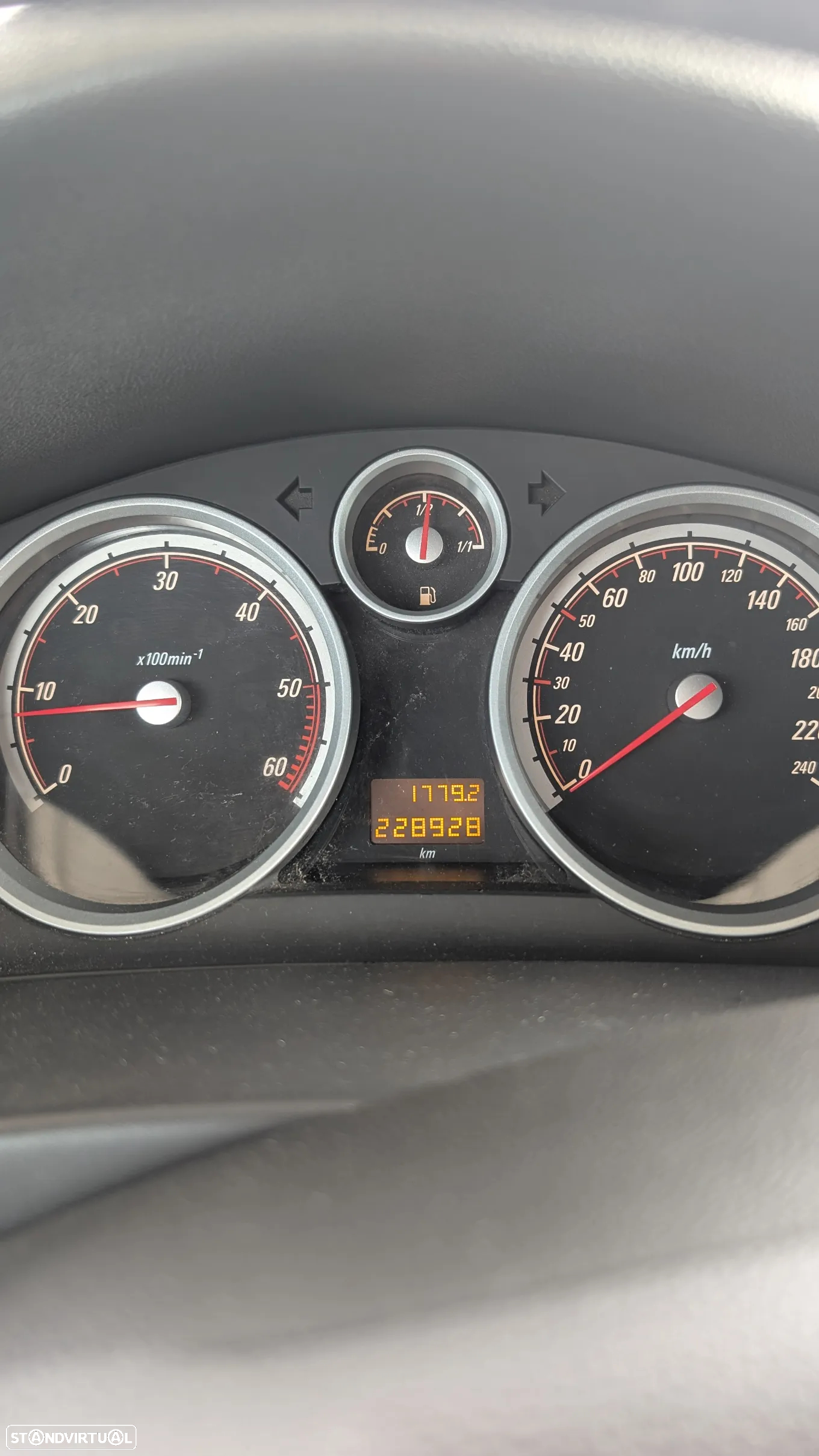 Opel Astra GTC 1.3 CDTi - 15