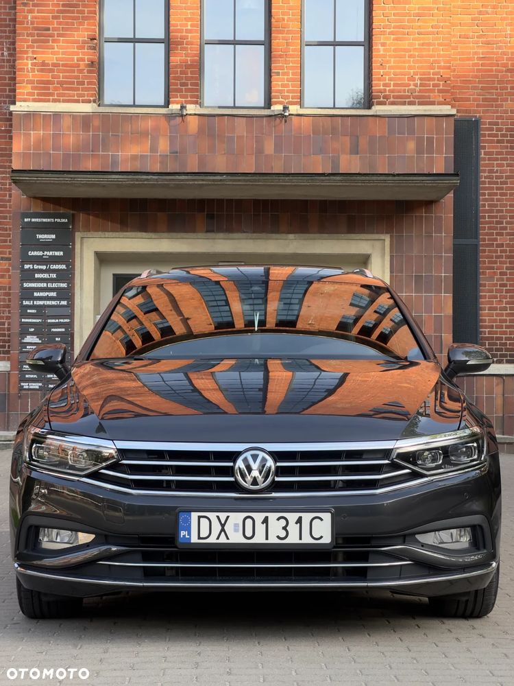 Volkswagen Passat 1.6 TDI SCR DSG Conceptline - 2