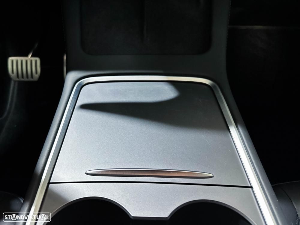 Tesla Model Y Performance Dual Motor AWD — fotografia 38