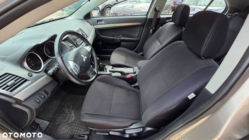 Mitsubishi Lancer 1.6 Invite - 20