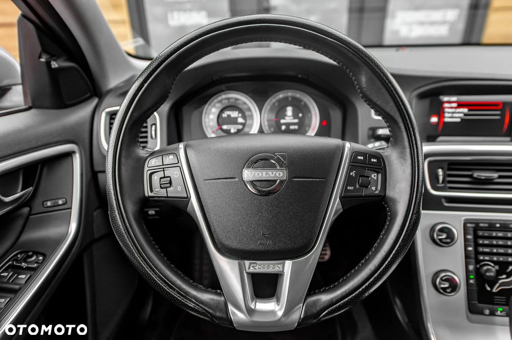 Volvo V60 D5 AWD Geartronic R-Design - 23