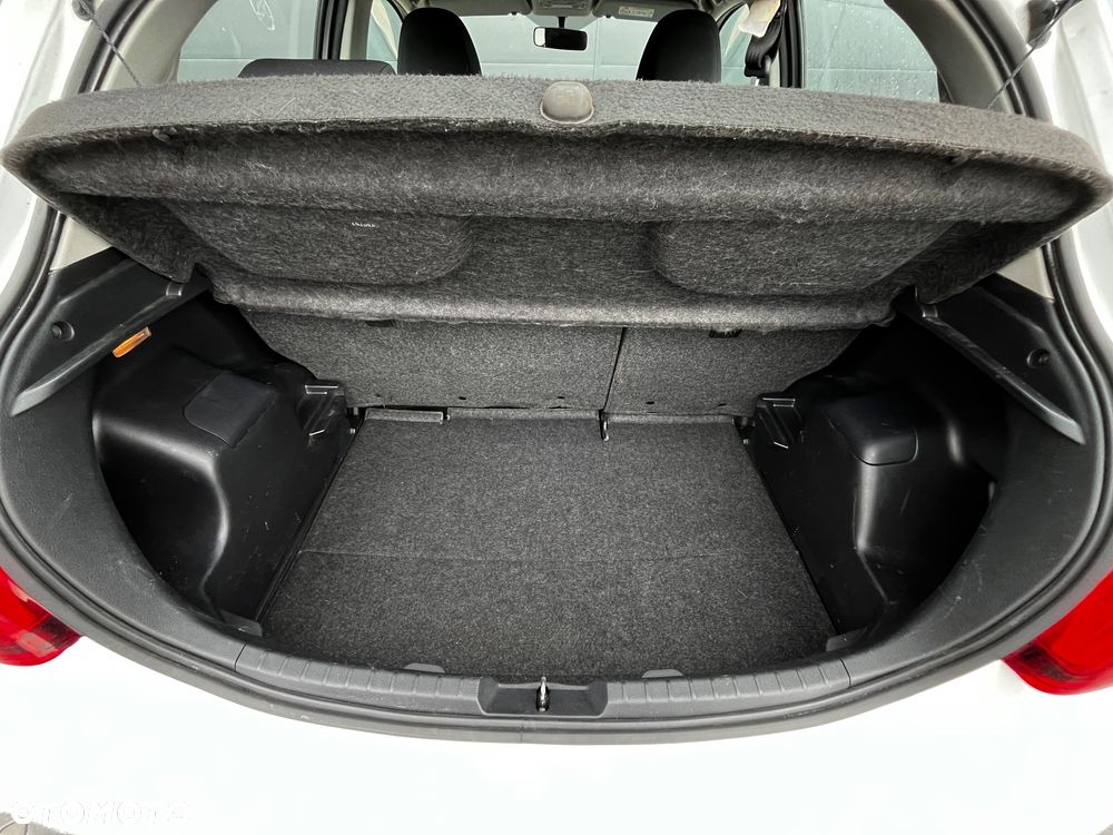 Toyota Yaris - 12