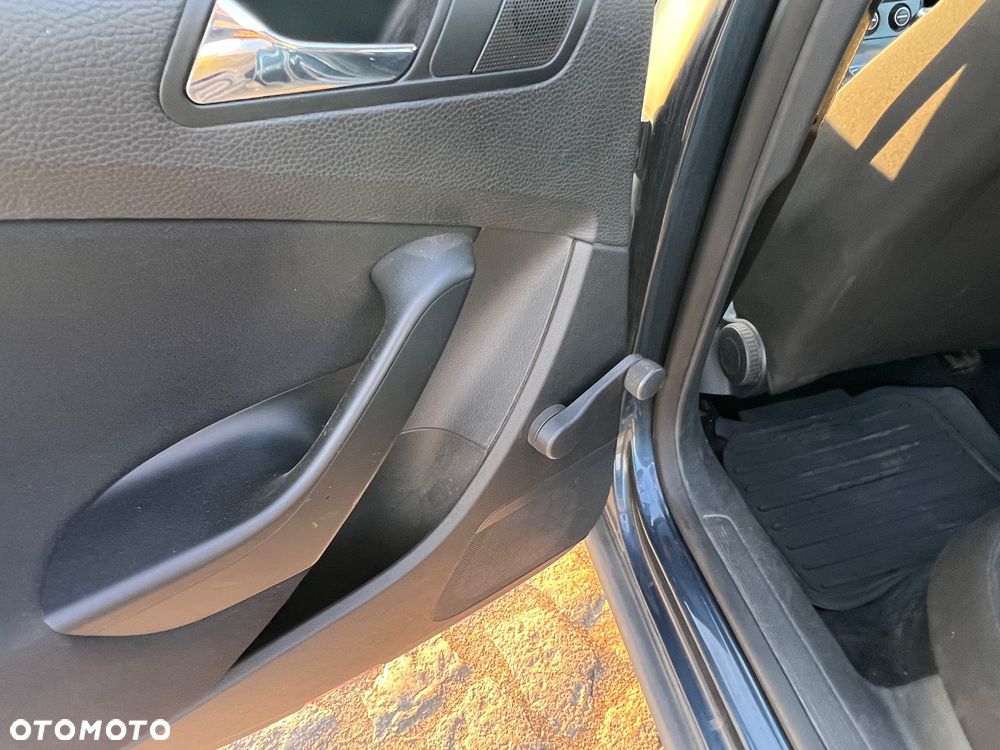Volkswagen Passat 1.9 TDI Individual - 12
