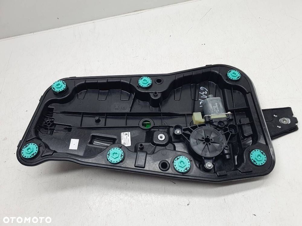 PODNOŚNIK SZYBY TYŁ TYLNY LEWY SKODA OCTAVIA IV 5Q0959801 5E3839655