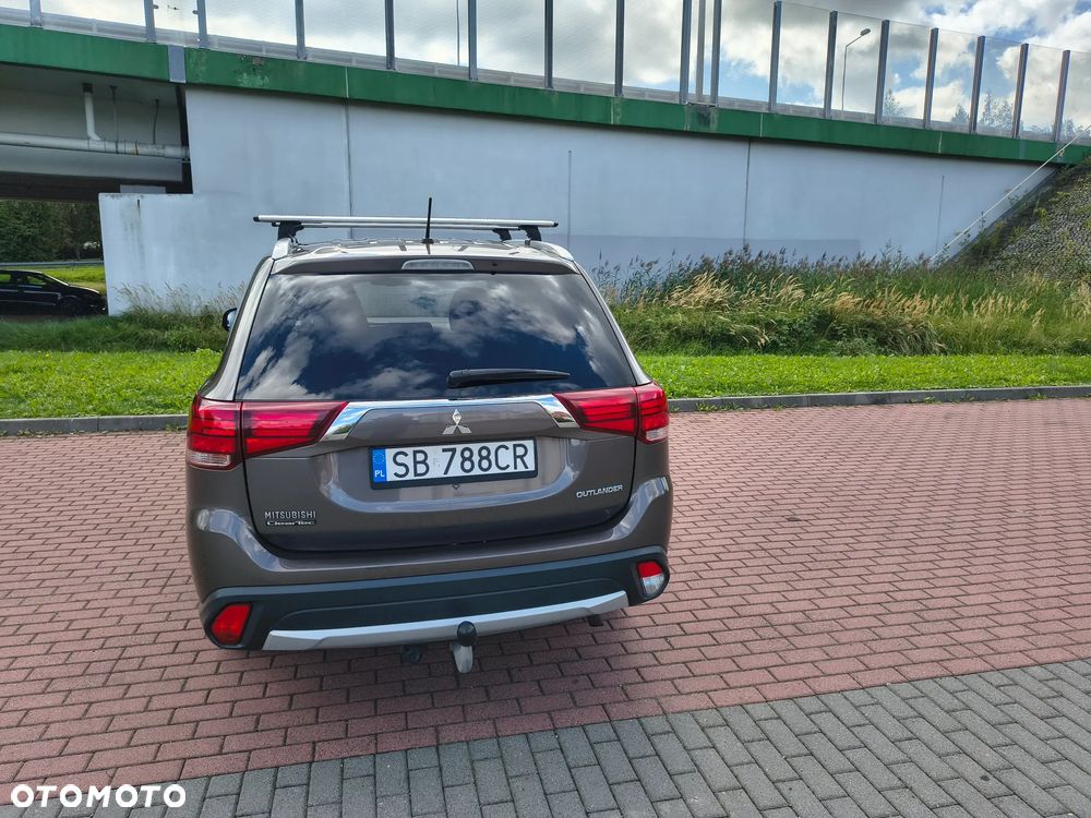 Mitsubishi Outlander 2.0 Invite + 2WD - 5