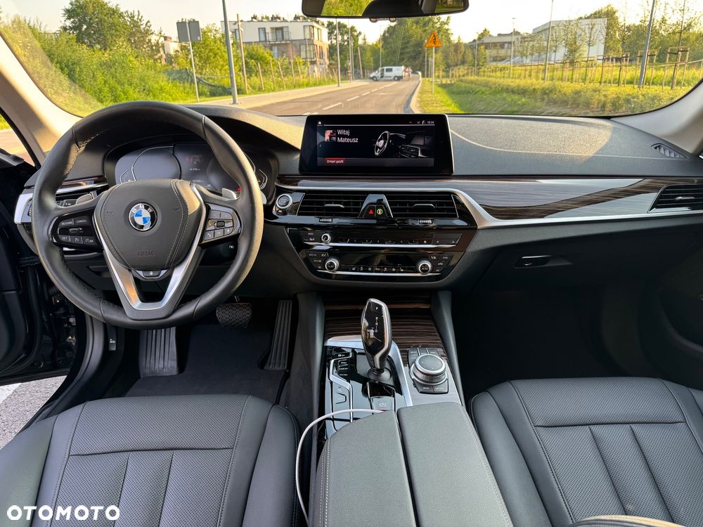 BMW Seria 5 530i xDrive mHEV - 20