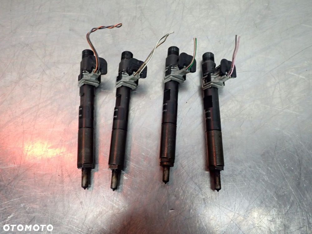 WTRYSK RENAULT CLIO III LIFT - 1