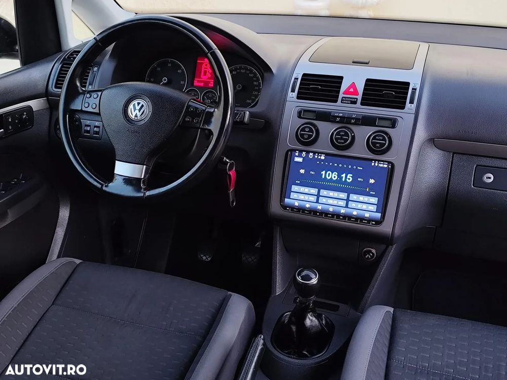 Volkswagen Touran - 10