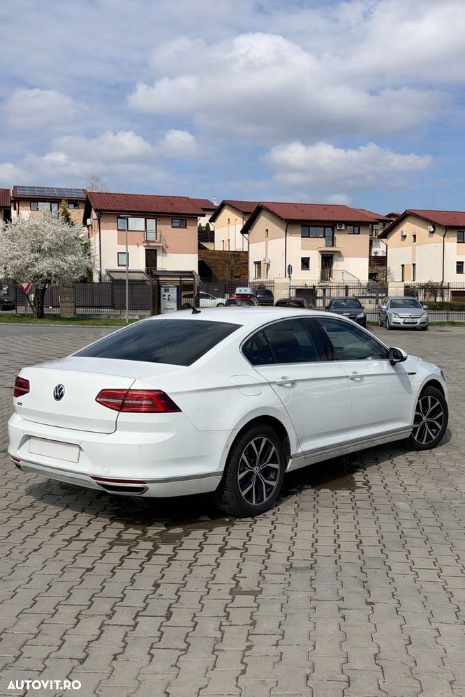 Volkswagen Passat - 4