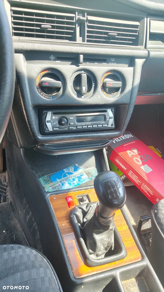 Mercedes-Benz W201 (190) - 6