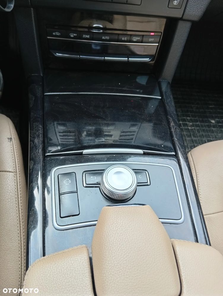 Mercedes-Benz Klasa E 300 CDI DPF BlueEFFICIENCY 7G-TRONIC Avantgarde - 33