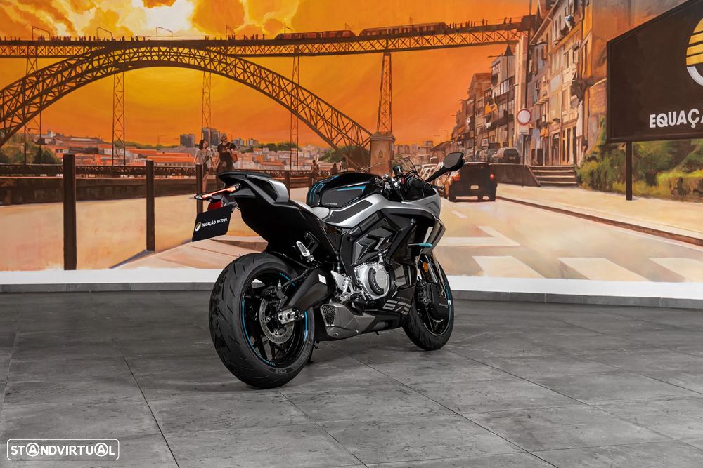 CF Moto 675SR-R - 4