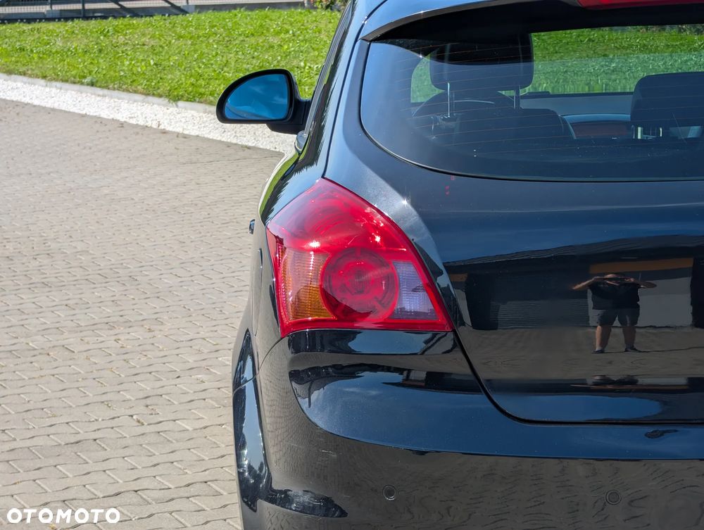 Kia Ceed ver-1-6-silver-x - 13