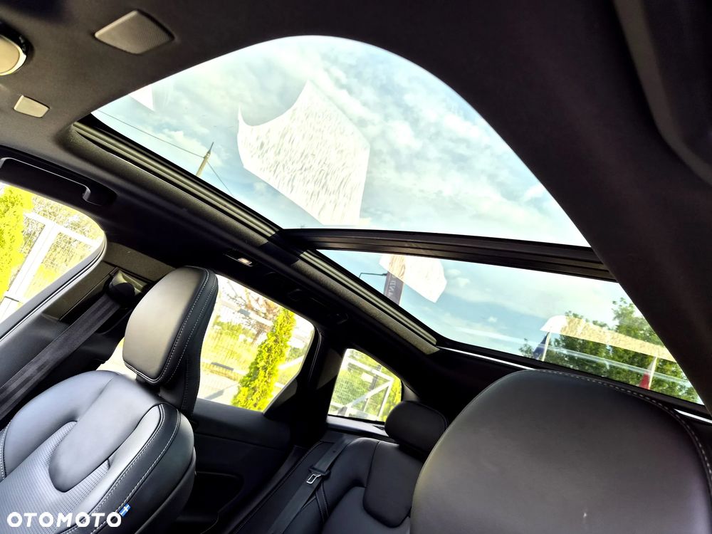 Volvo XC 60 T6 Plug-In Hybrid AWD Plus Black Edition - 28