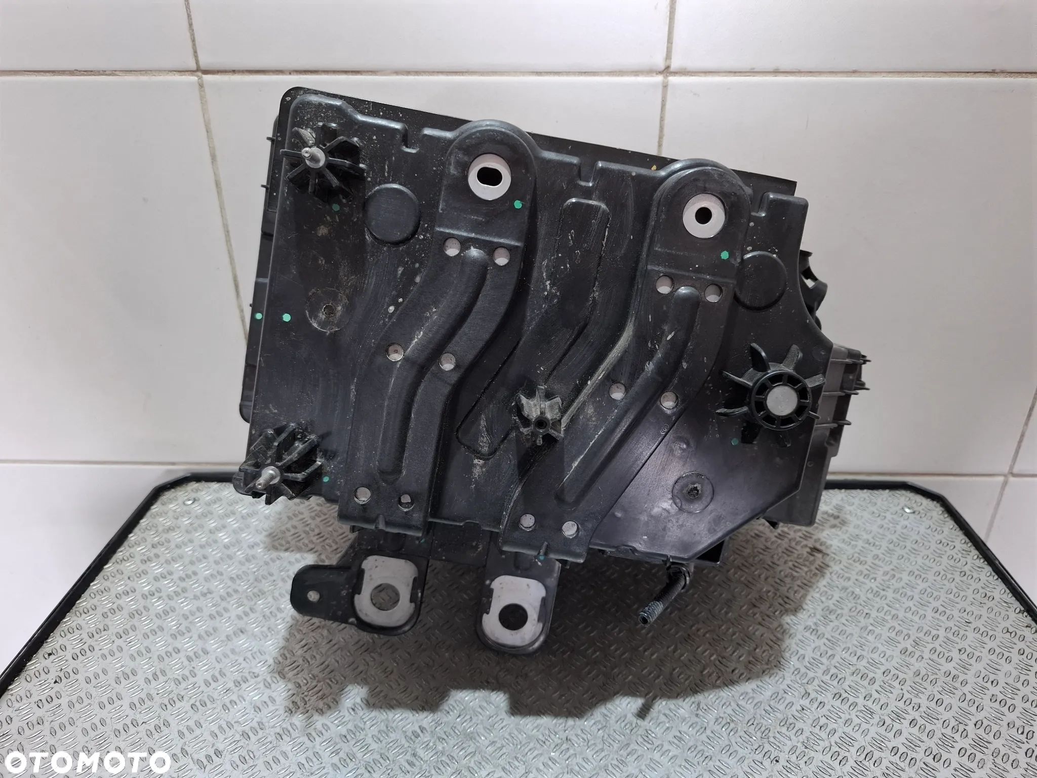 Skrzynka mocowanie akumulatora Renault Clio V 2022 rok 1,6 E-TECH nr 648945022R , 244381795R - 1