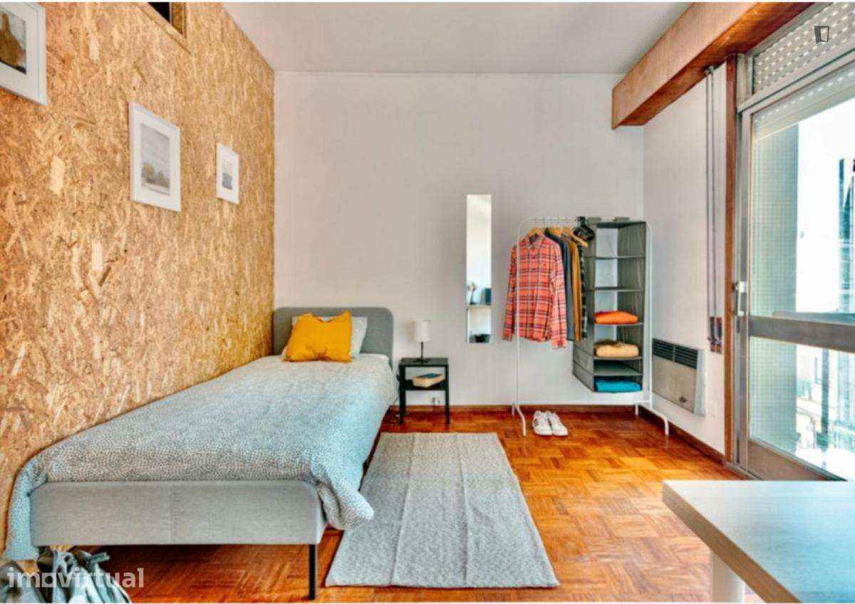 Quarto - localizado em Paranhos Porto - Grande imagem: 2/16