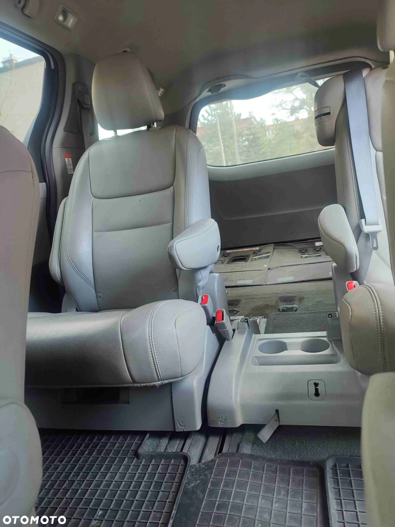 Toyota Sienna 3.5 V6 XLE AWD - 13