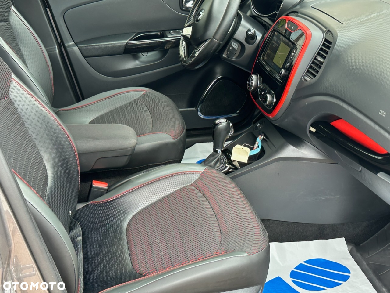 Renault Captur 1.2 TCe Helly Hansen EDC - 19