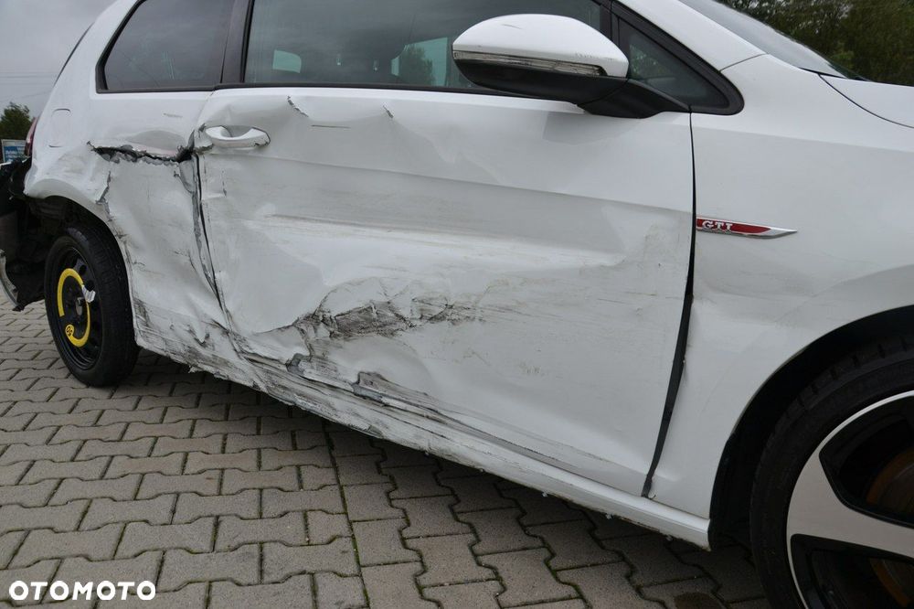 Volkswagen Golf - 14