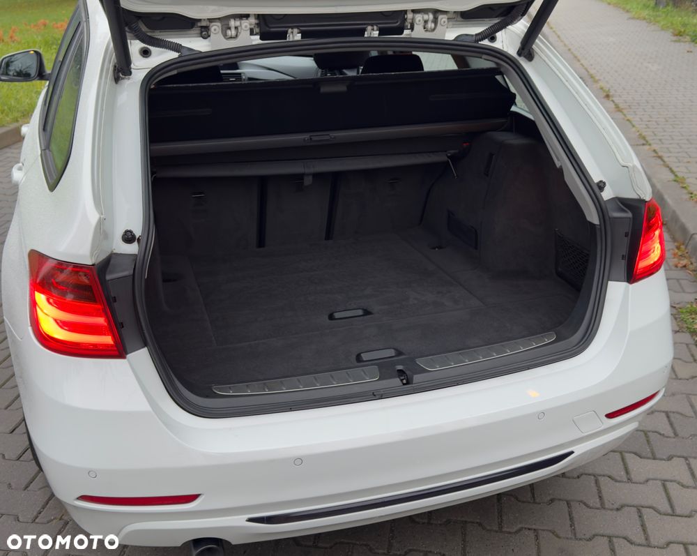 BMW Seria 3 318d Sport Line EU6 - 25