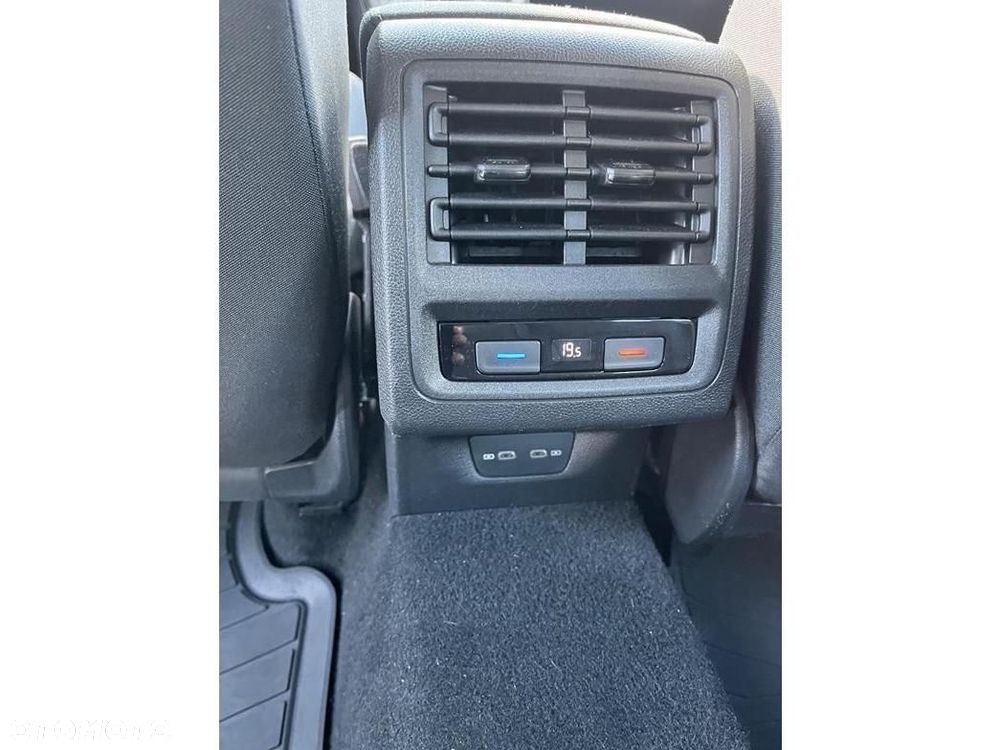 Volkswagen Golf - 25