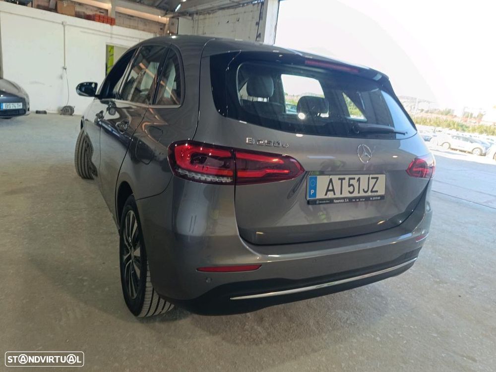 Mercedes-Benz B 250 e Style Plus — fotografia 2