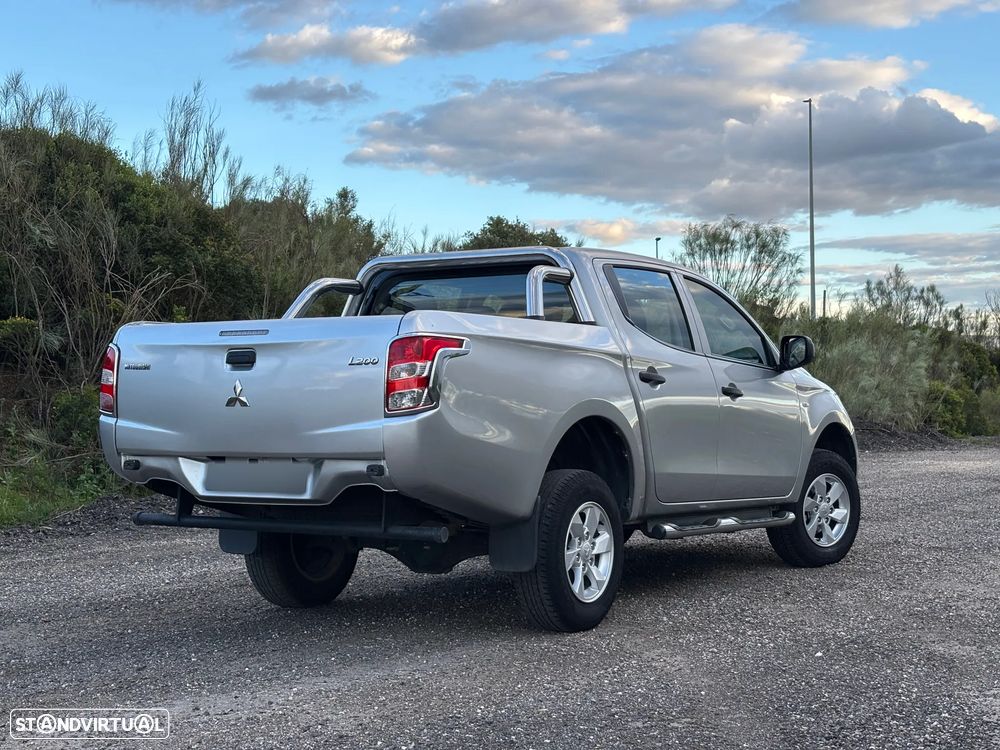 Mitsubishi L200 2.4 DI-D CD Invite 2WD - 31