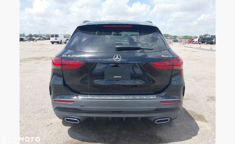 Mercedes-Benz GLA - 7