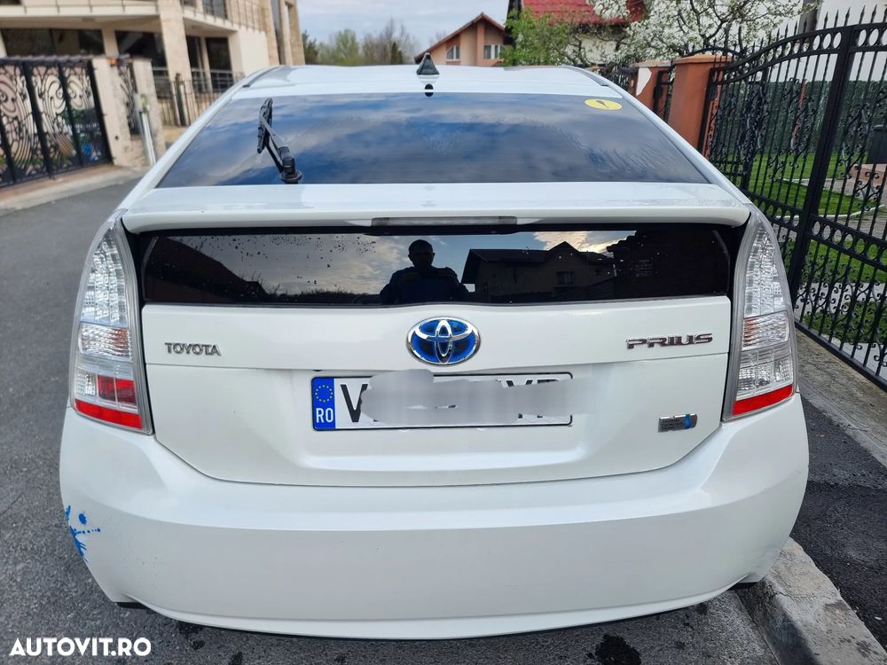 Toyota Prius (Hybrid) - 7