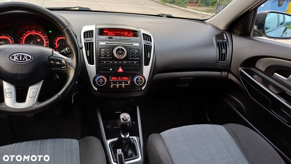 Kia Ceed - 16