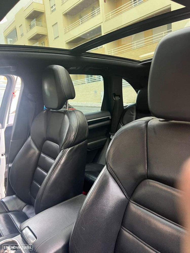 Porsche Cayenne 2013 photo 2
