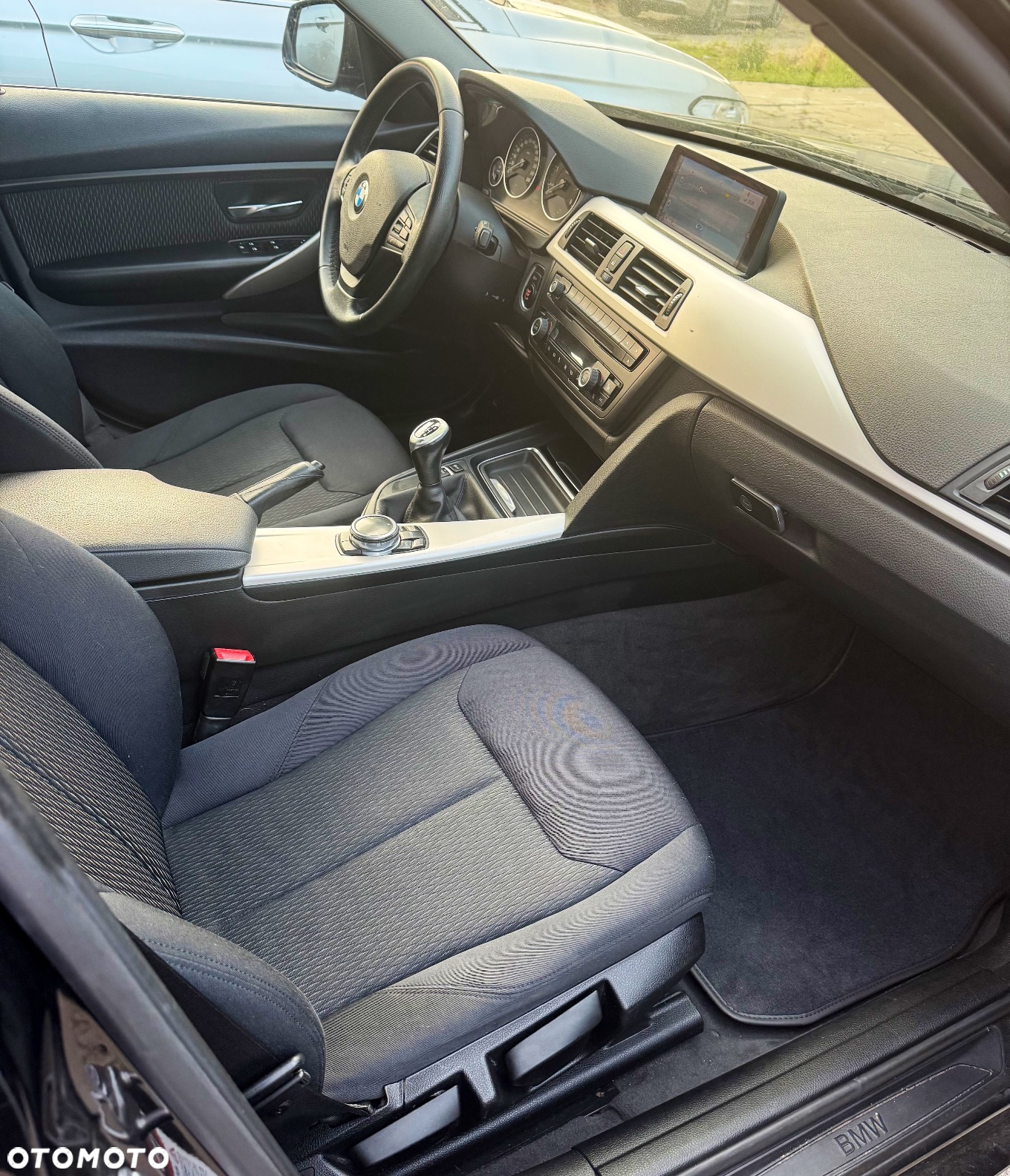 BMW Seria 3 318d xDrive Touring - 13