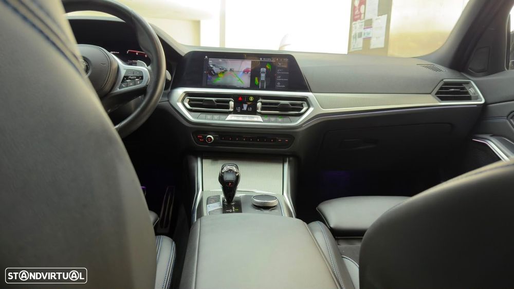 BMW 330 e Pack Desportivo M Pro Auto - 28